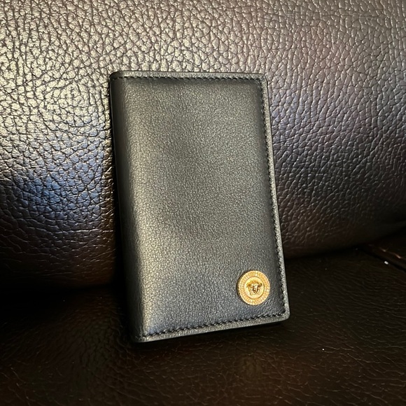 Versace SS23 unisex logo 'medusa Biggie' leather Wallet NWB - Picture 4 of 7